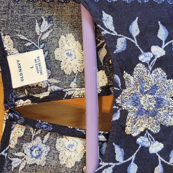 Old Navy Large Sleeveless Top - Picture 3 of 5